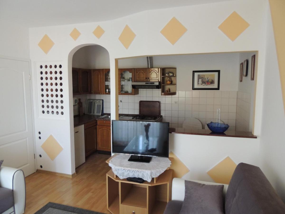 Apartment Husic Pag Town